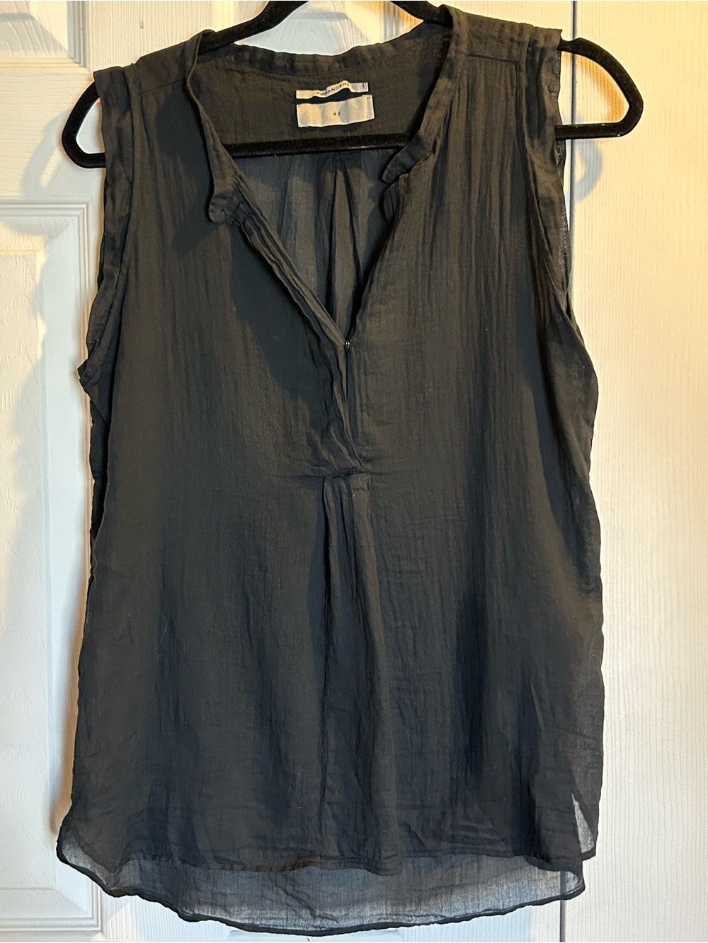 Pomandere 100% cotton Ladies Black Sleeveless V-Neck Blouse, size Medium